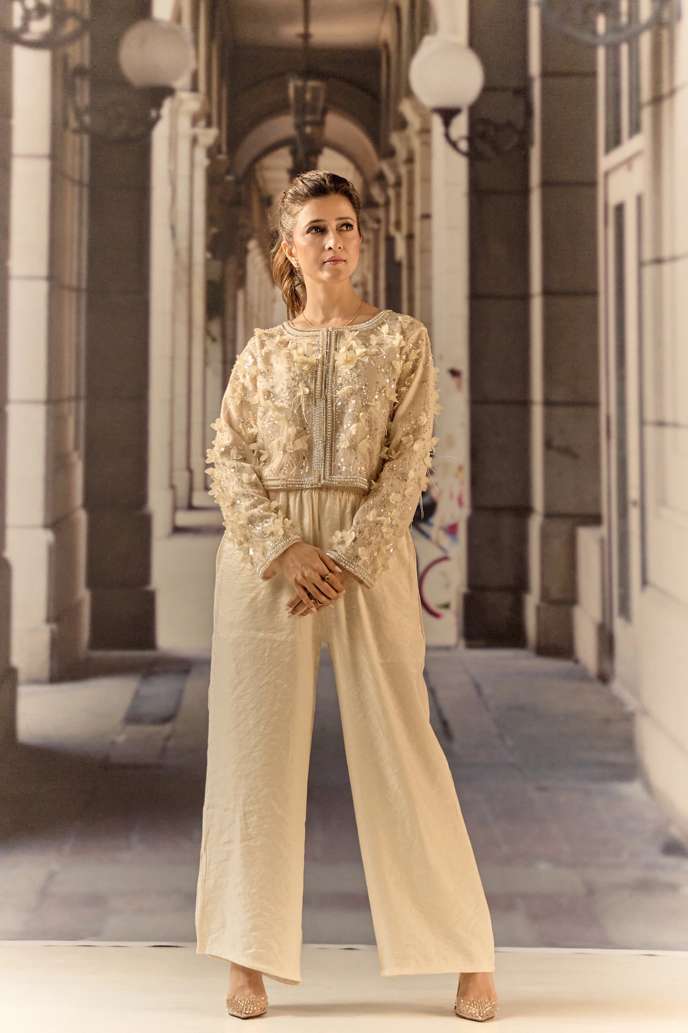 Beige evening cropped jacket with 3D flowers