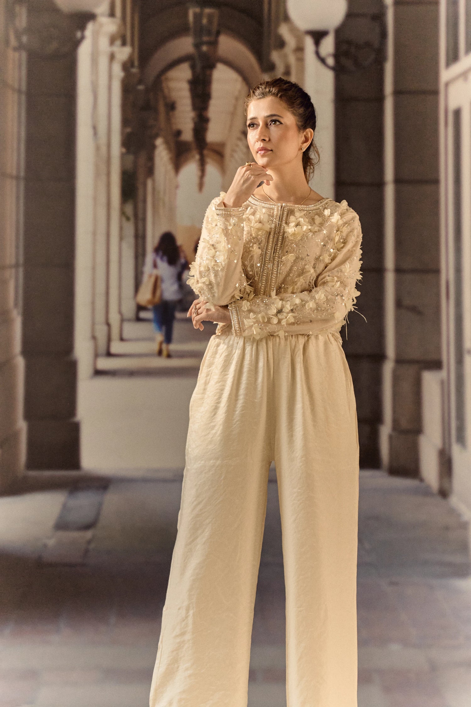 Beige evening cropped jacket with 3D flowers