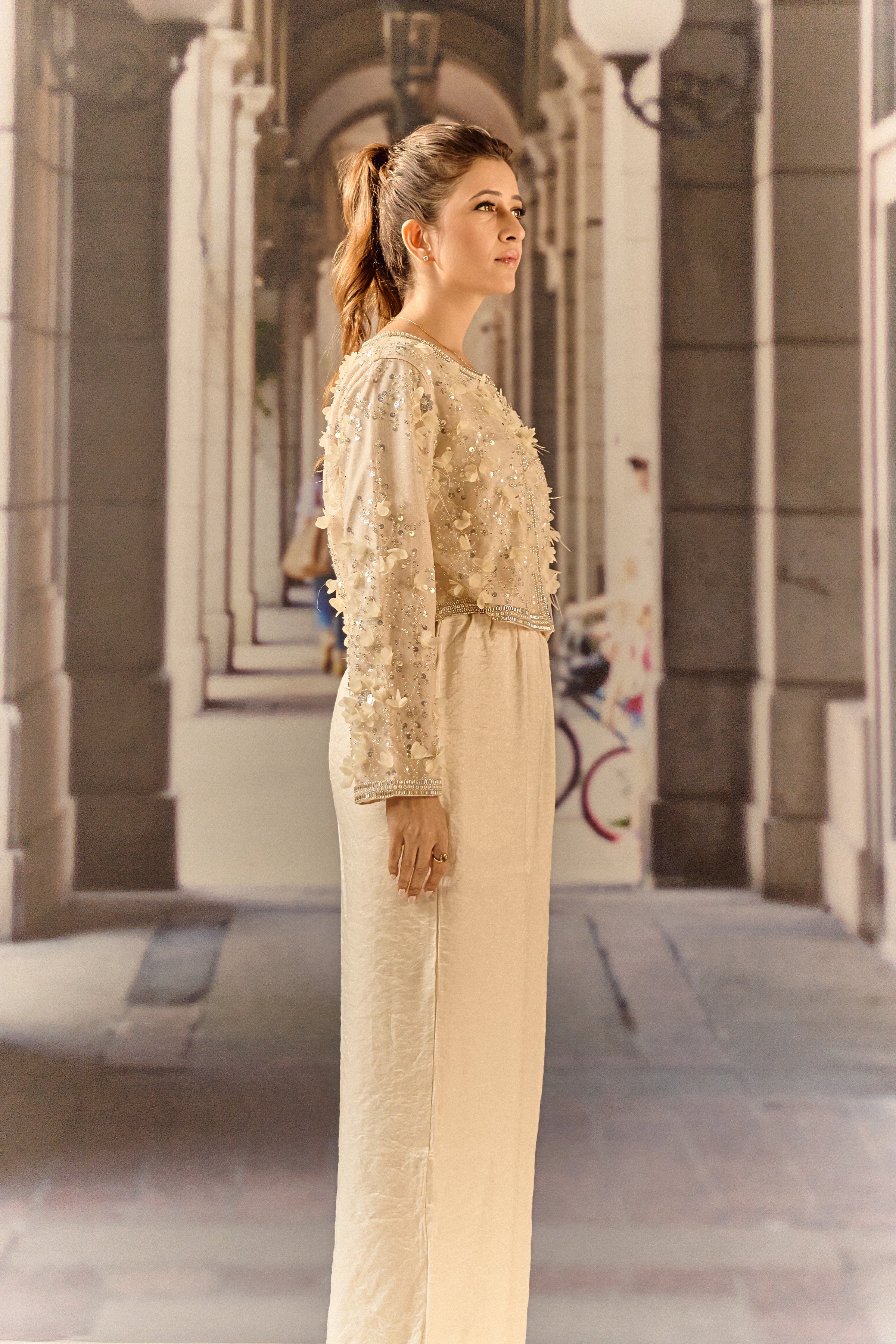 Beige evening cropped jacket with 3D flowers