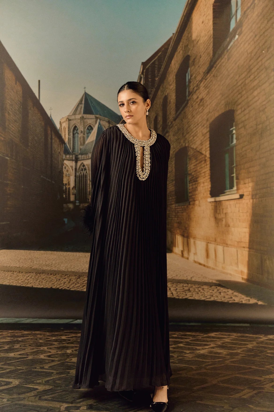 Pleated Georgette kaftan with crystal neck & ostrich fur - Black