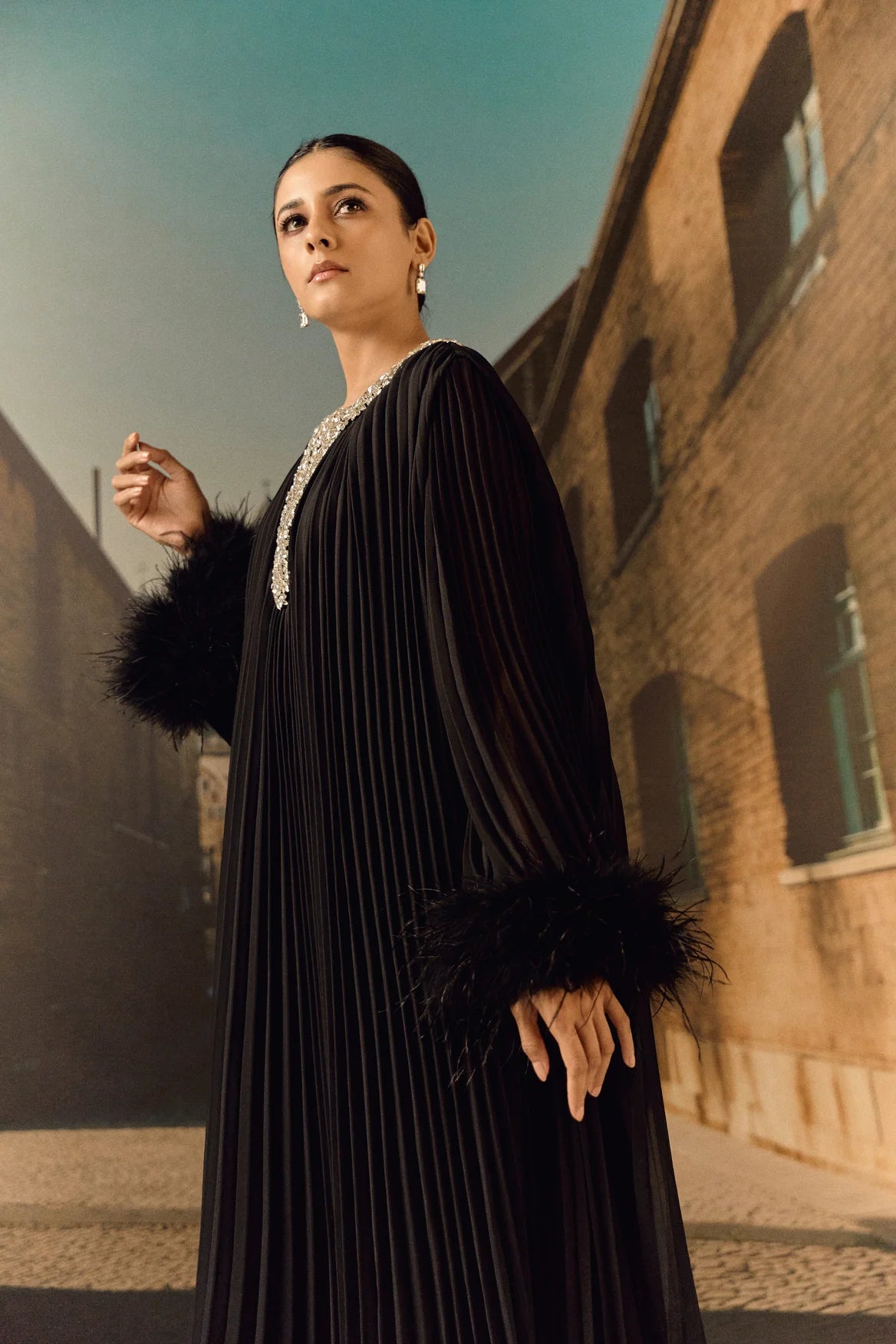 Pleated Georgette kaftan with crystal neck & ostrich fur - Black