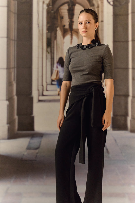Short sleeve knit top with floral applique neck