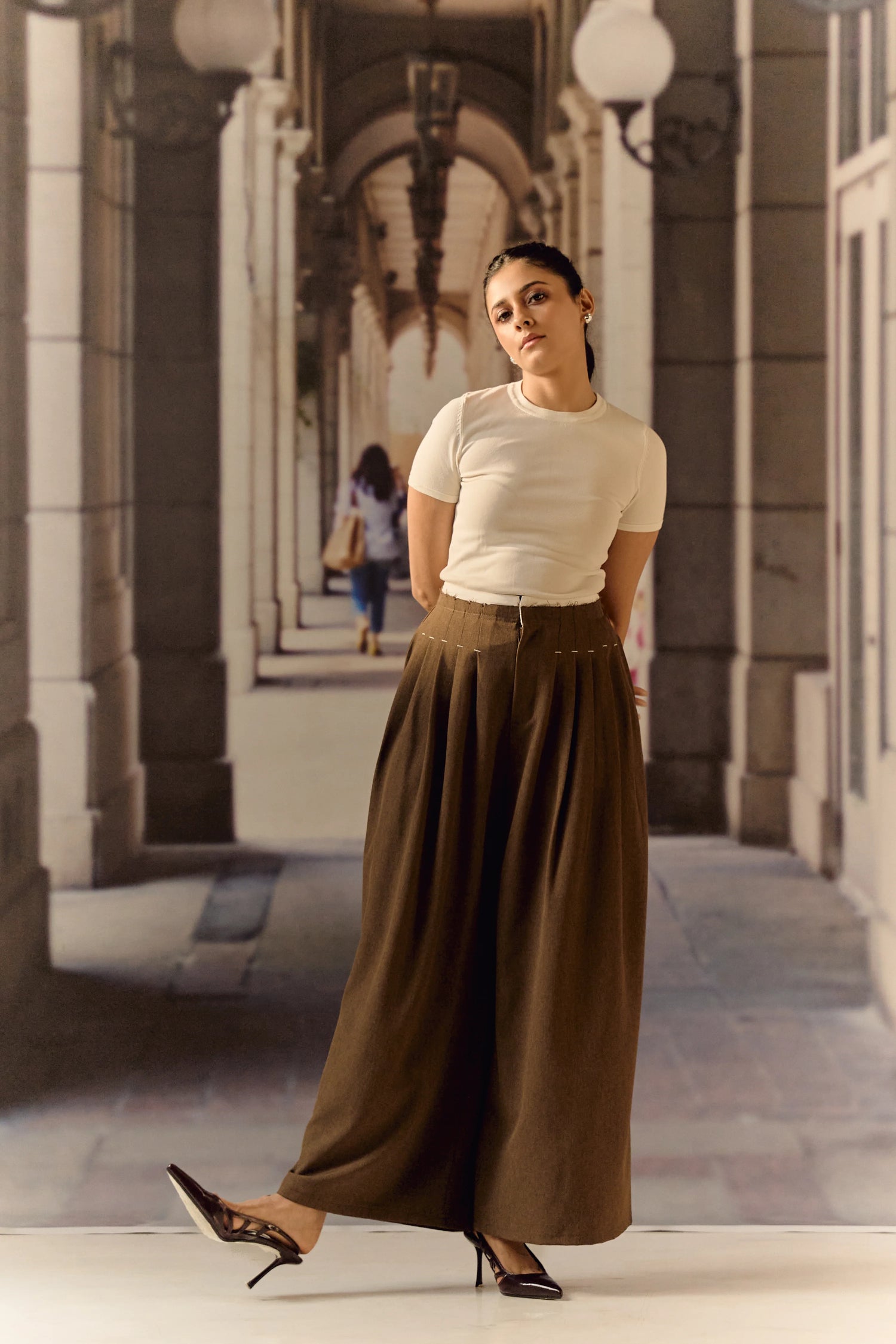 Pintuck trouser with white waist trim - Coffee