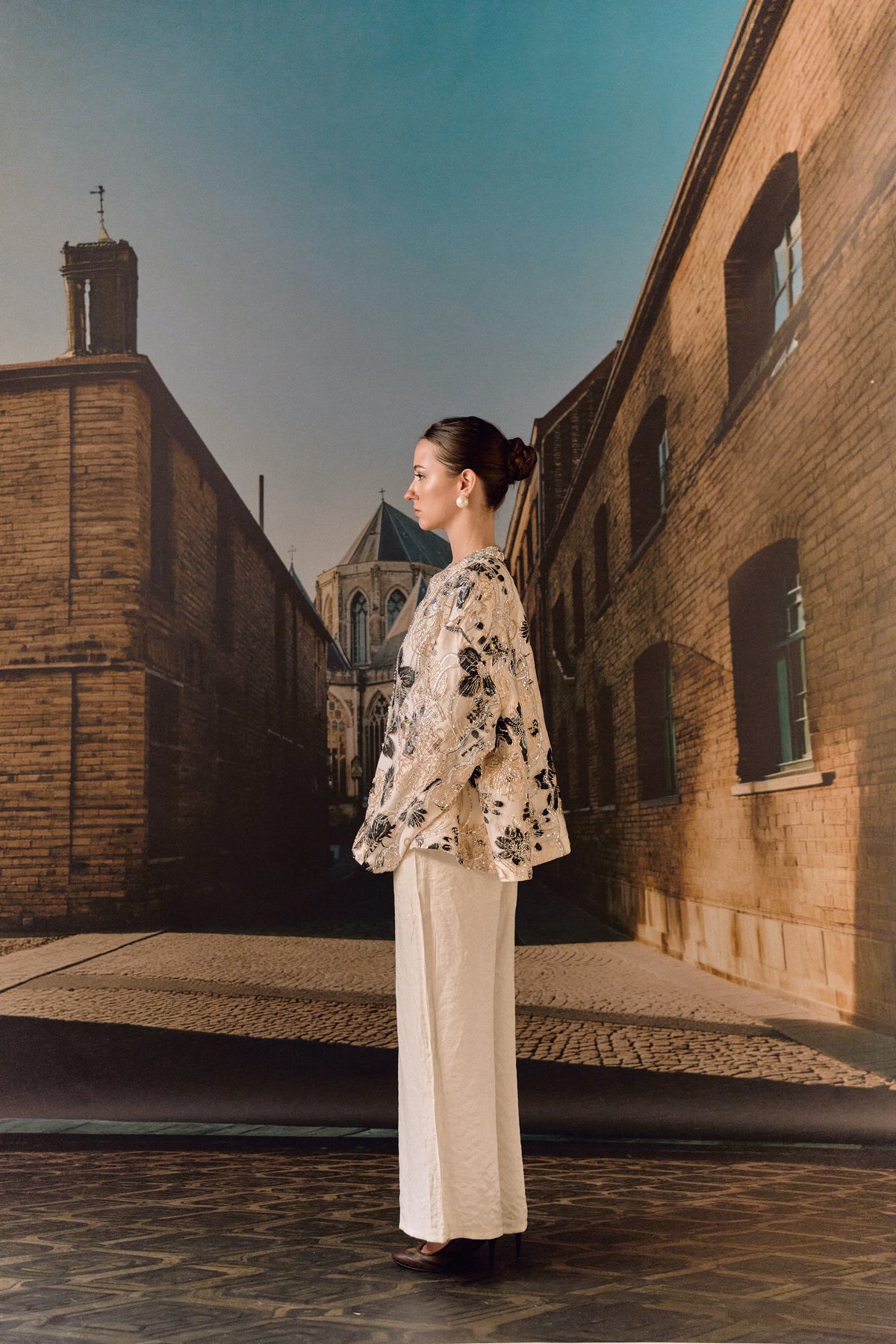 Cape jacket with floral embroidery