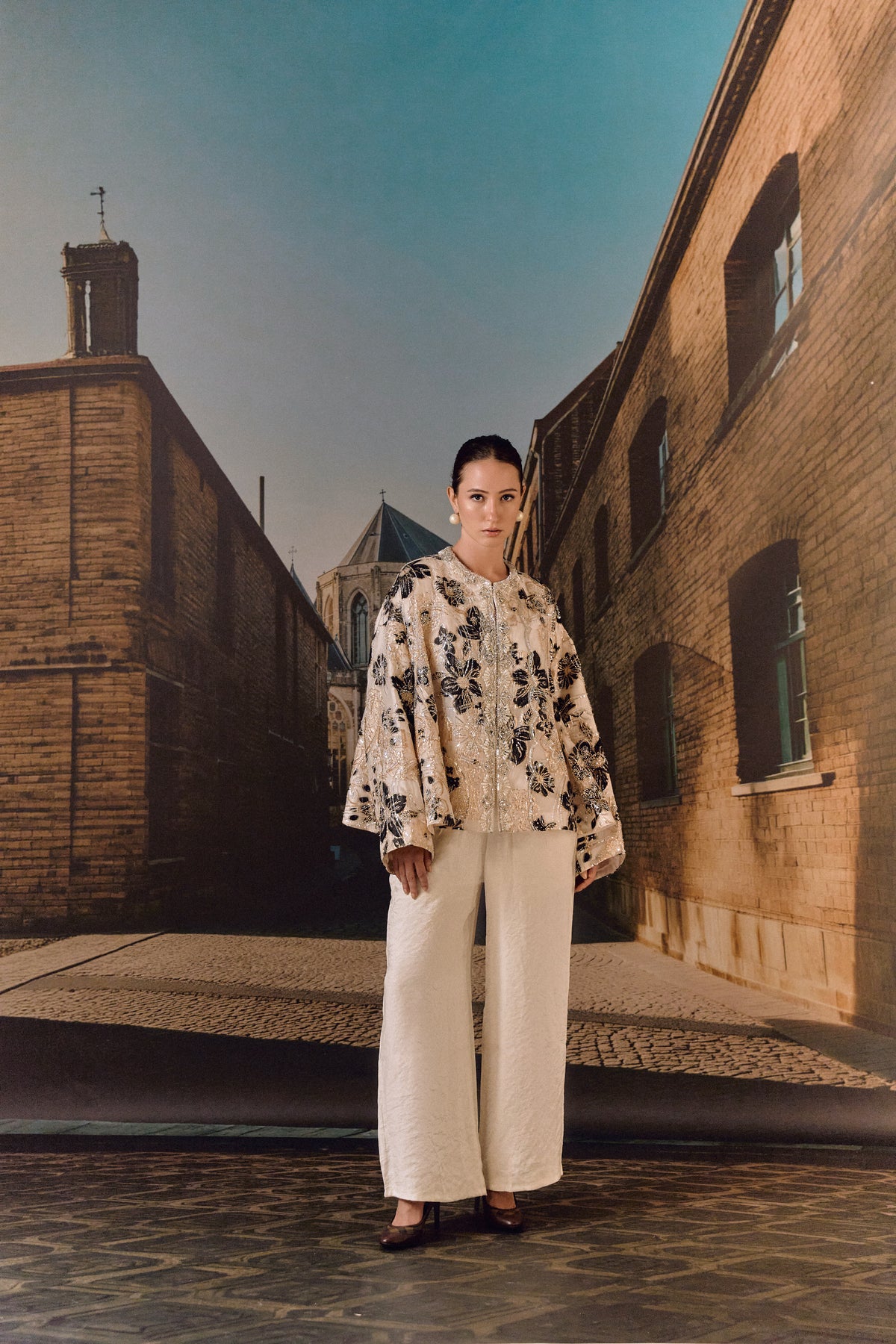 Cape jacket with floral embroidery