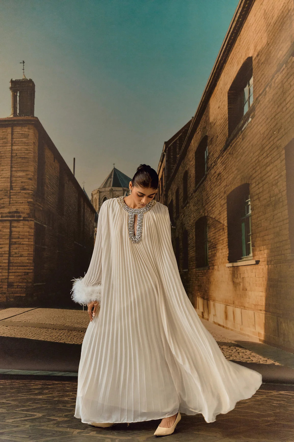 Pleated Georgette kaftan with crystal neck & ostrich fur - Ivory