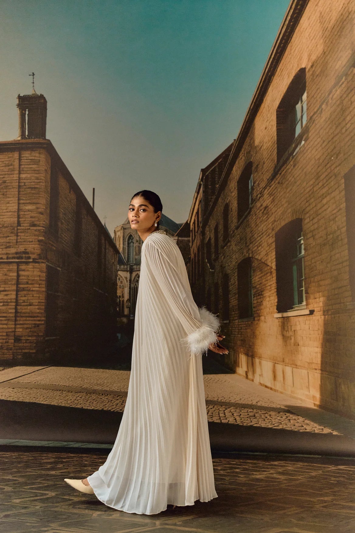 Pleated Georgette kaftan with crystal neck & ostrich fur - Ivory