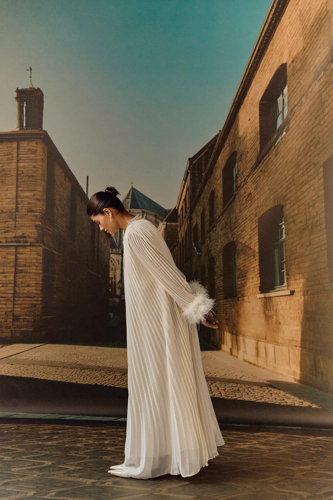 Pleated Georgette kaftan with crystal neck & ostrich fur - Ivory