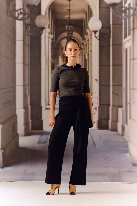 Short sleeve knit top with floral applique neck