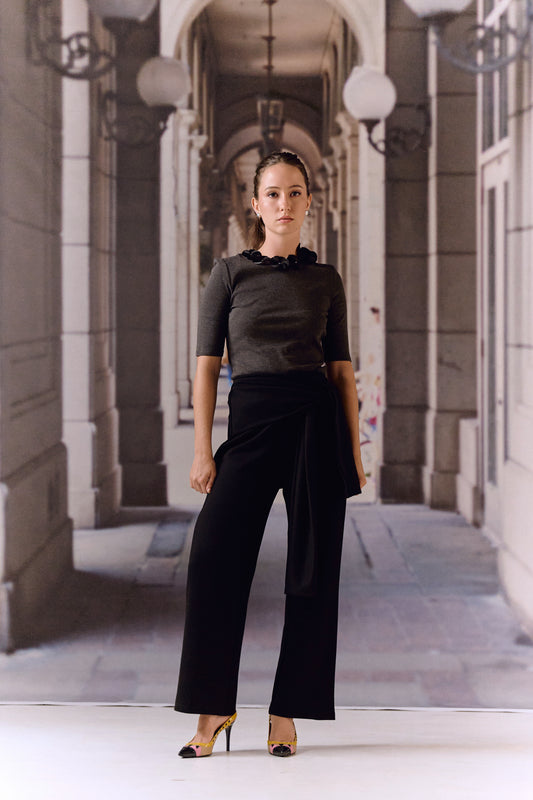 Short sleeve knit top with floral applique neck