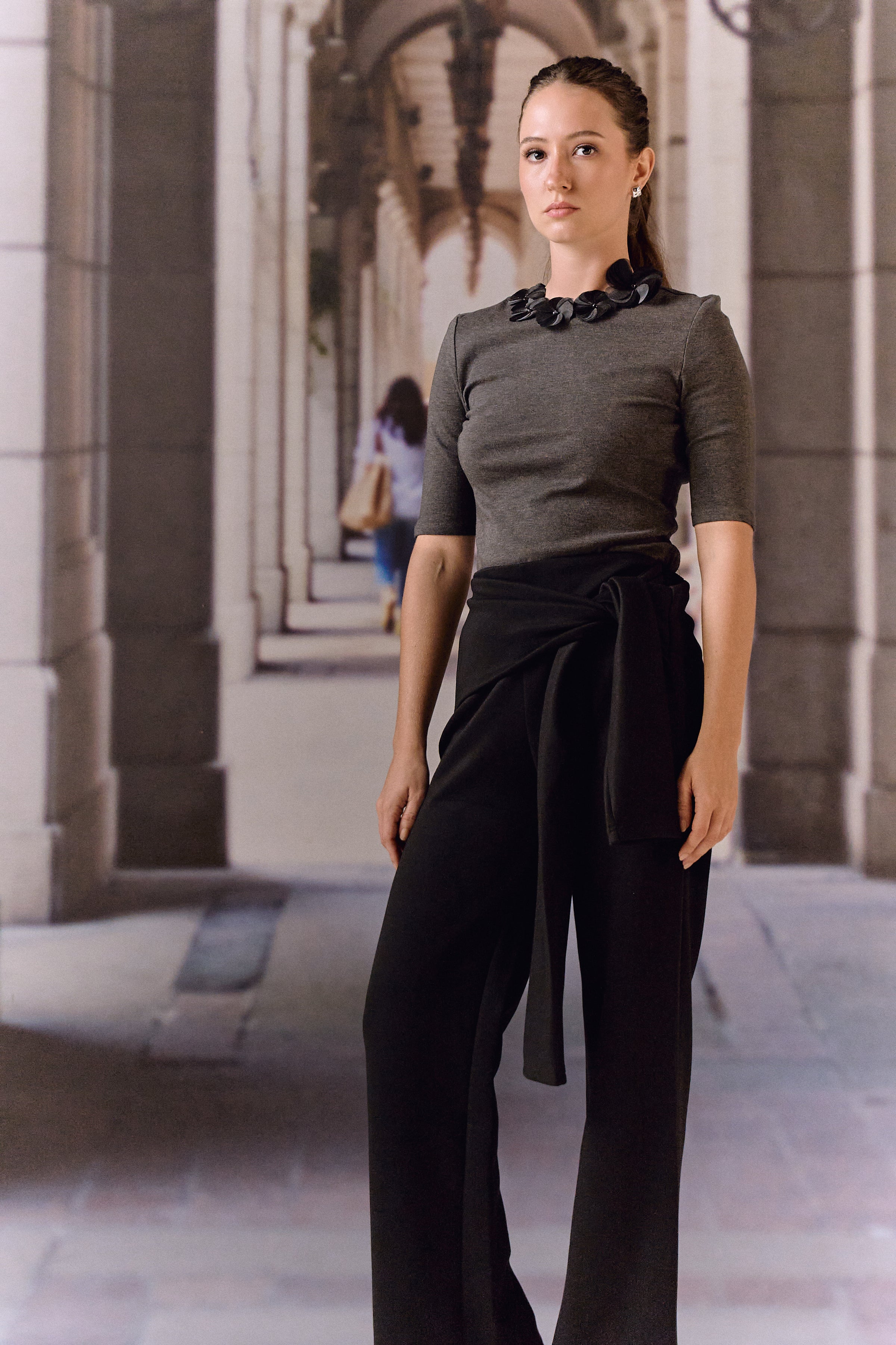 Short sleeve knit top with floral applique neck