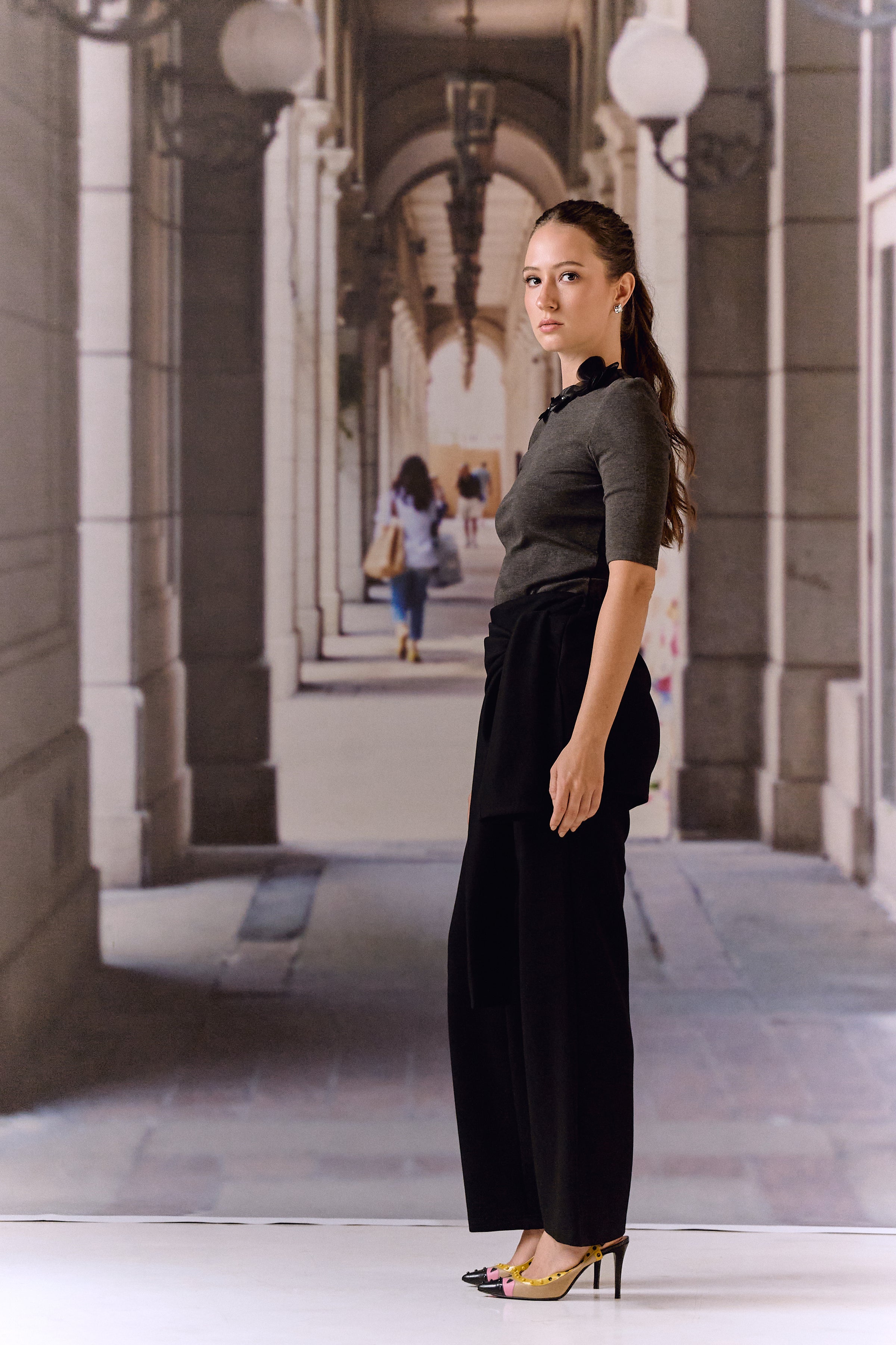 Short sleeve knit top with floral applique neck