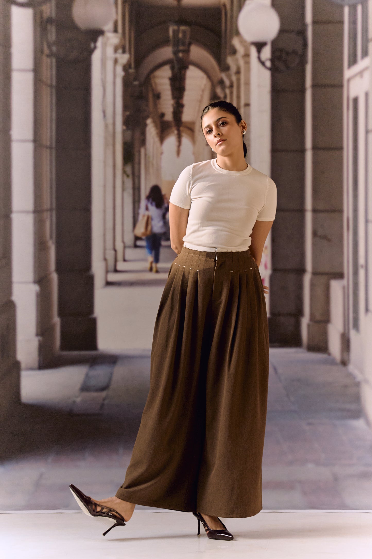 Pintuck trouser with white waist trim - Coffee