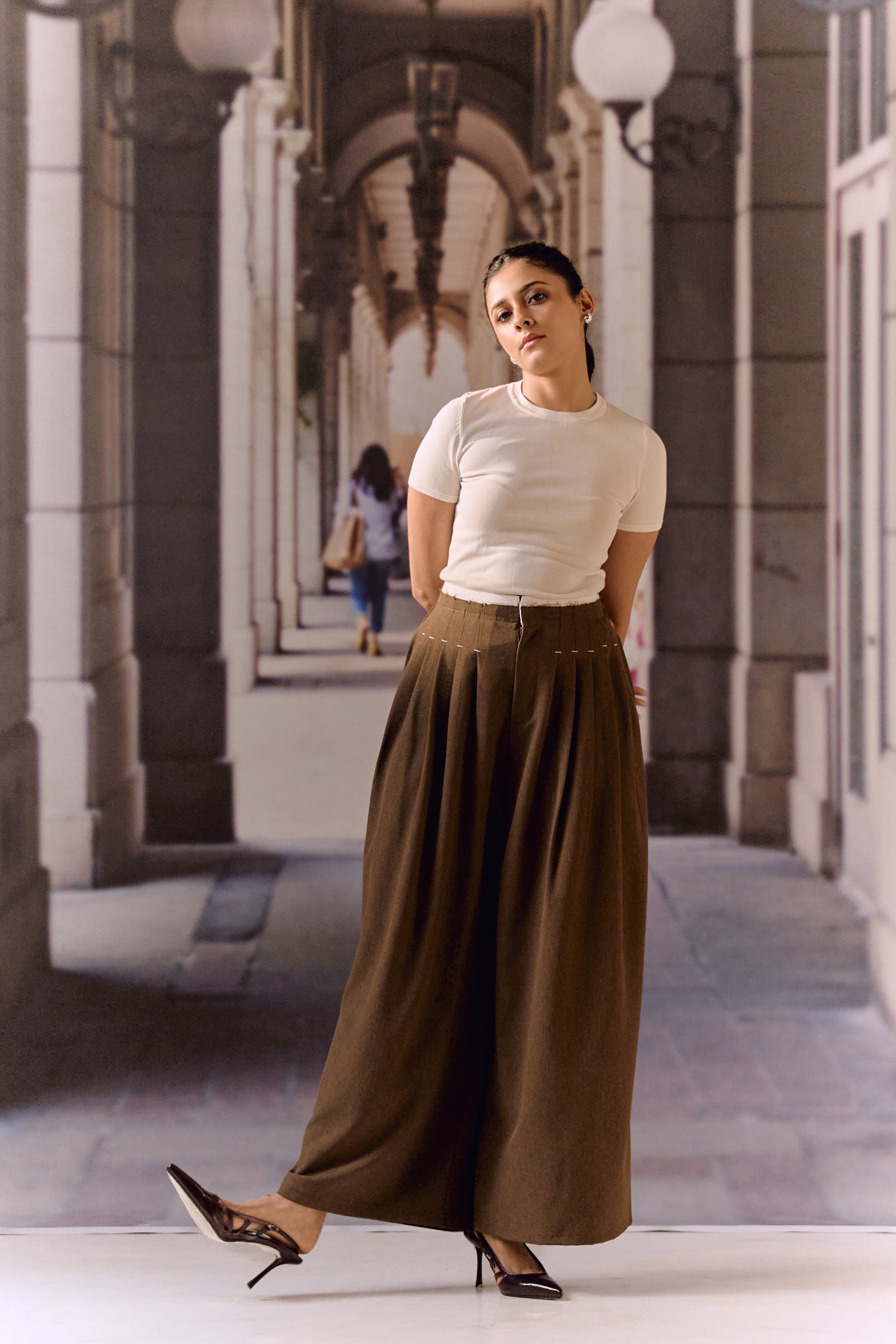 Pintuck trouser with white waist trim - Coffee