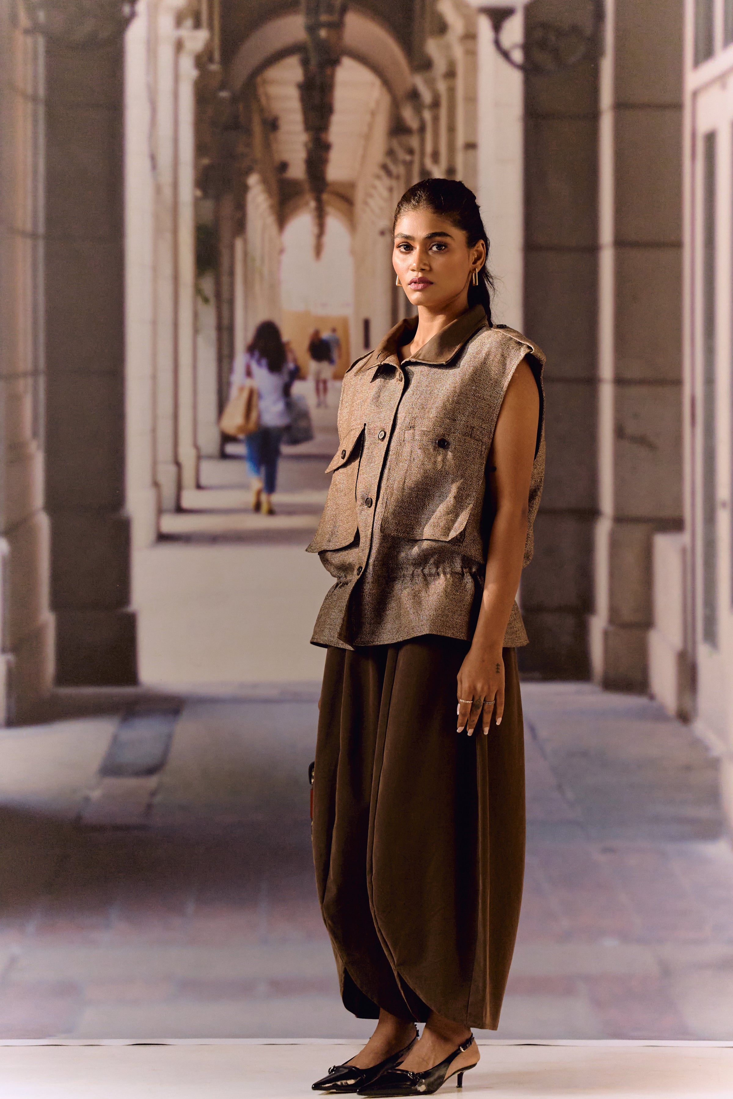 Choco Suede-finish twill barrel pants