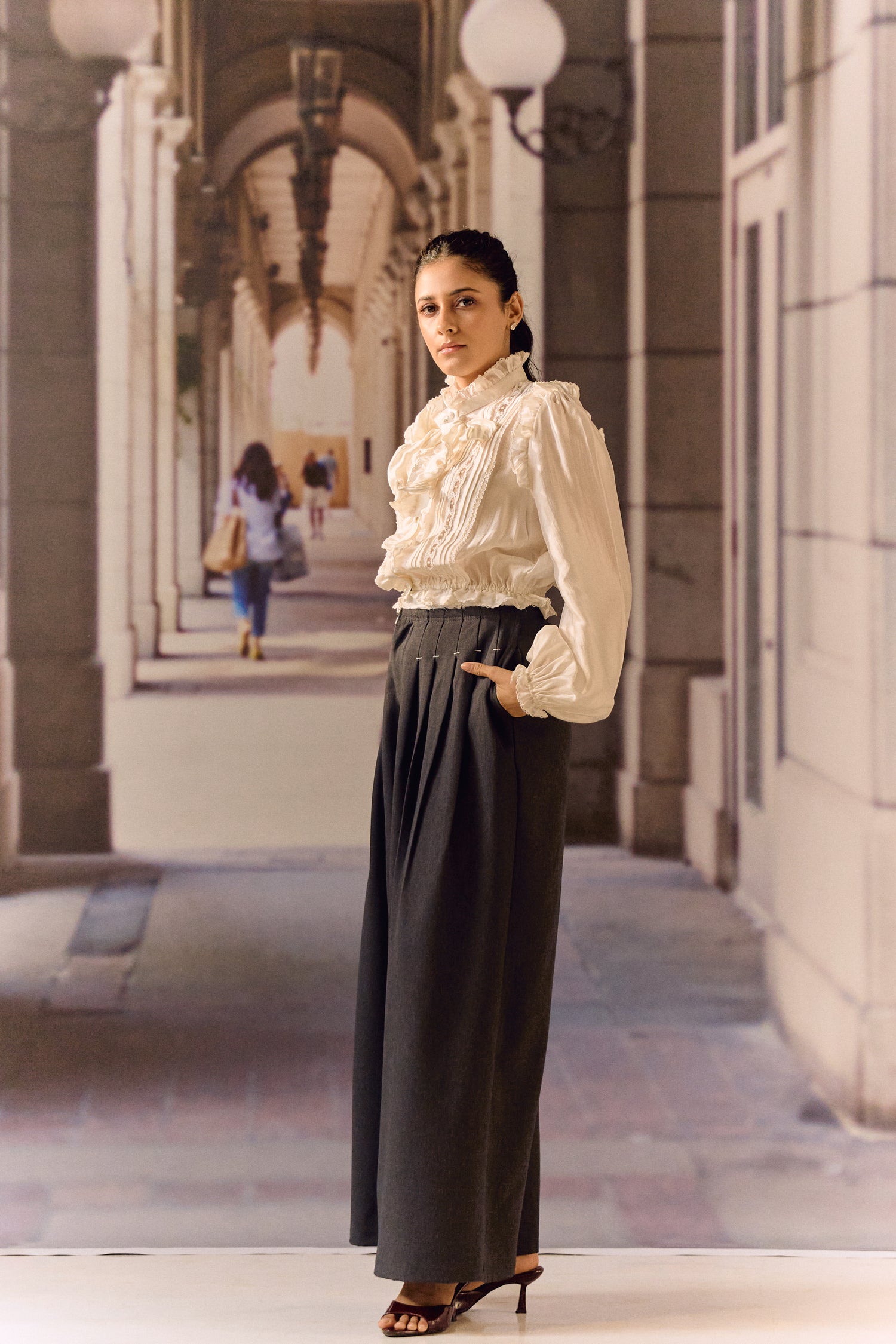 Pintuck trouser with white waist trim - Dark grey