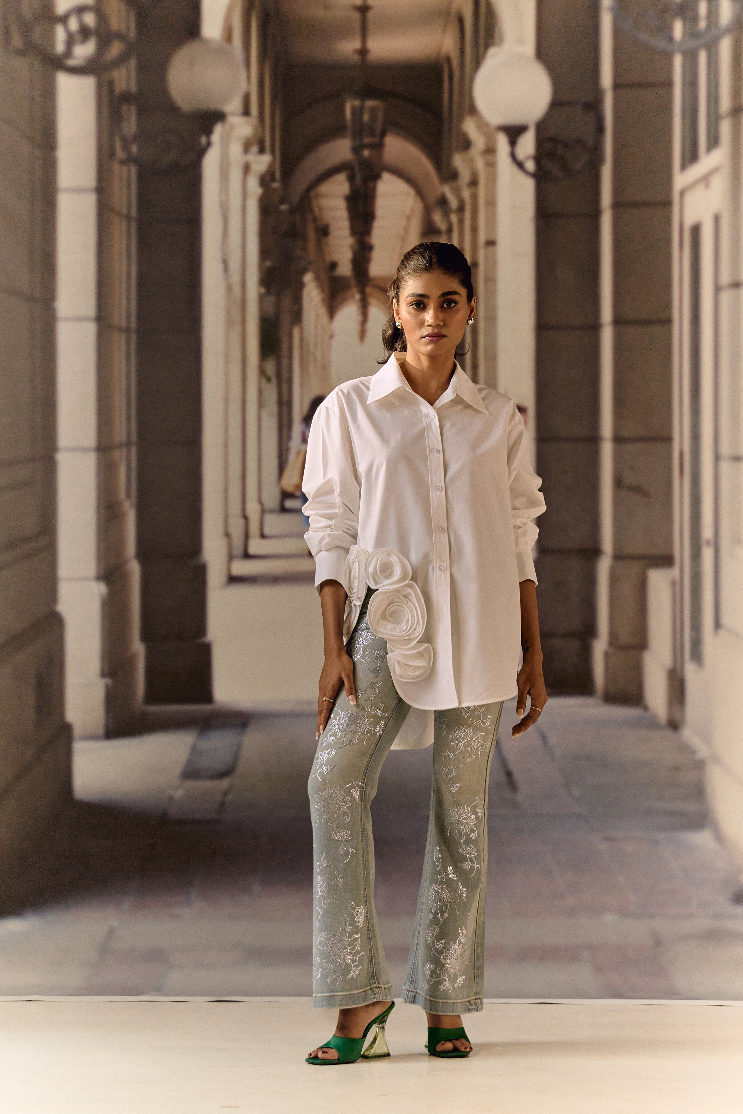 White cotton shirt with 3D roses