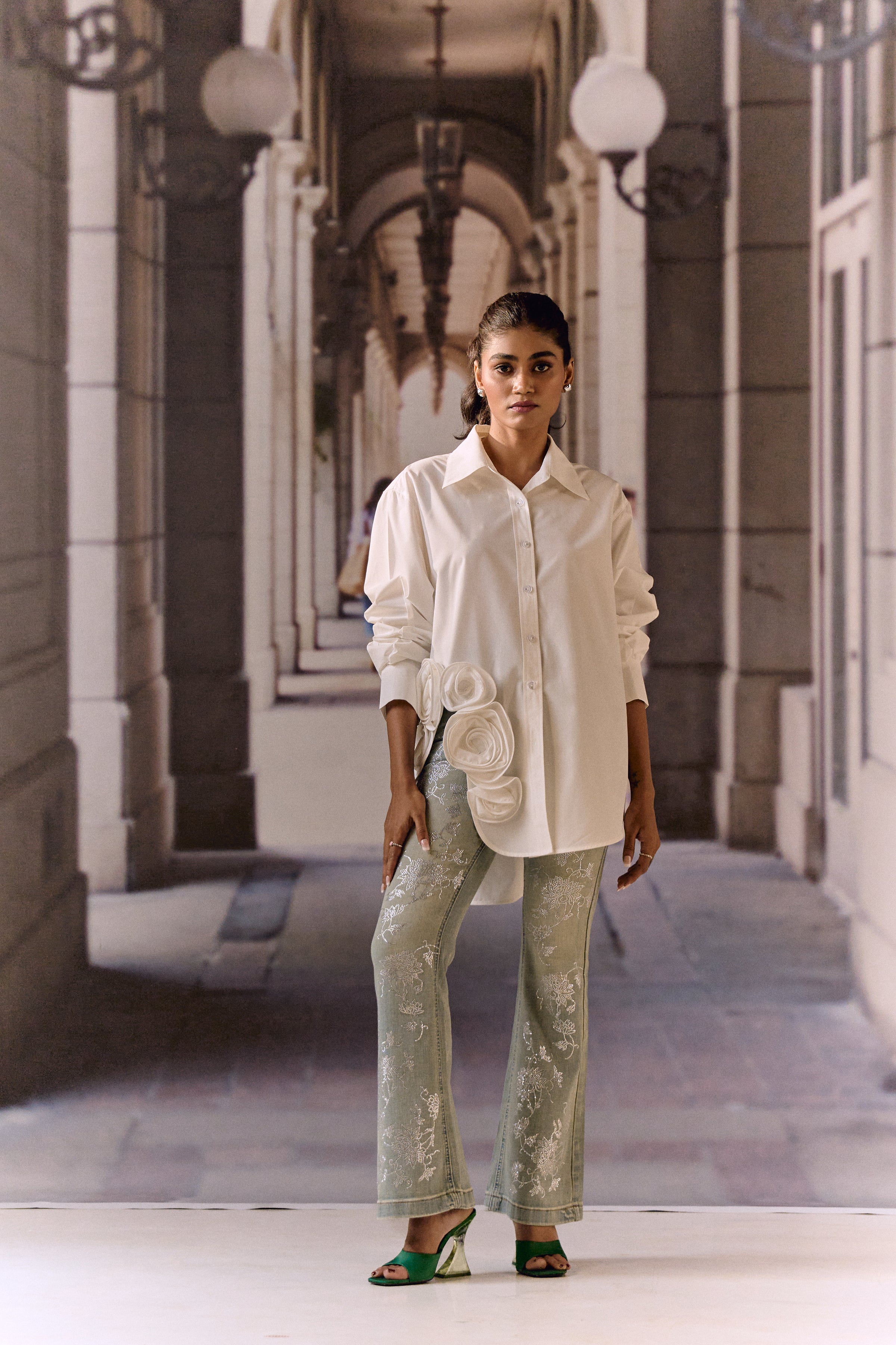 White cotton shirt with 3D roses